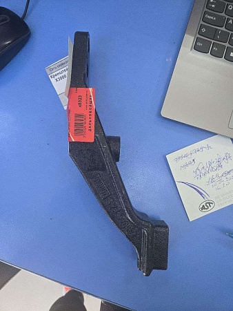 Кронштейн подножки SHACMAN X3000 (DZ13241240128)(к8323)